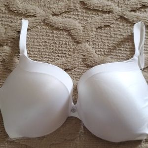Victoria's Secret 34DD pushup bra